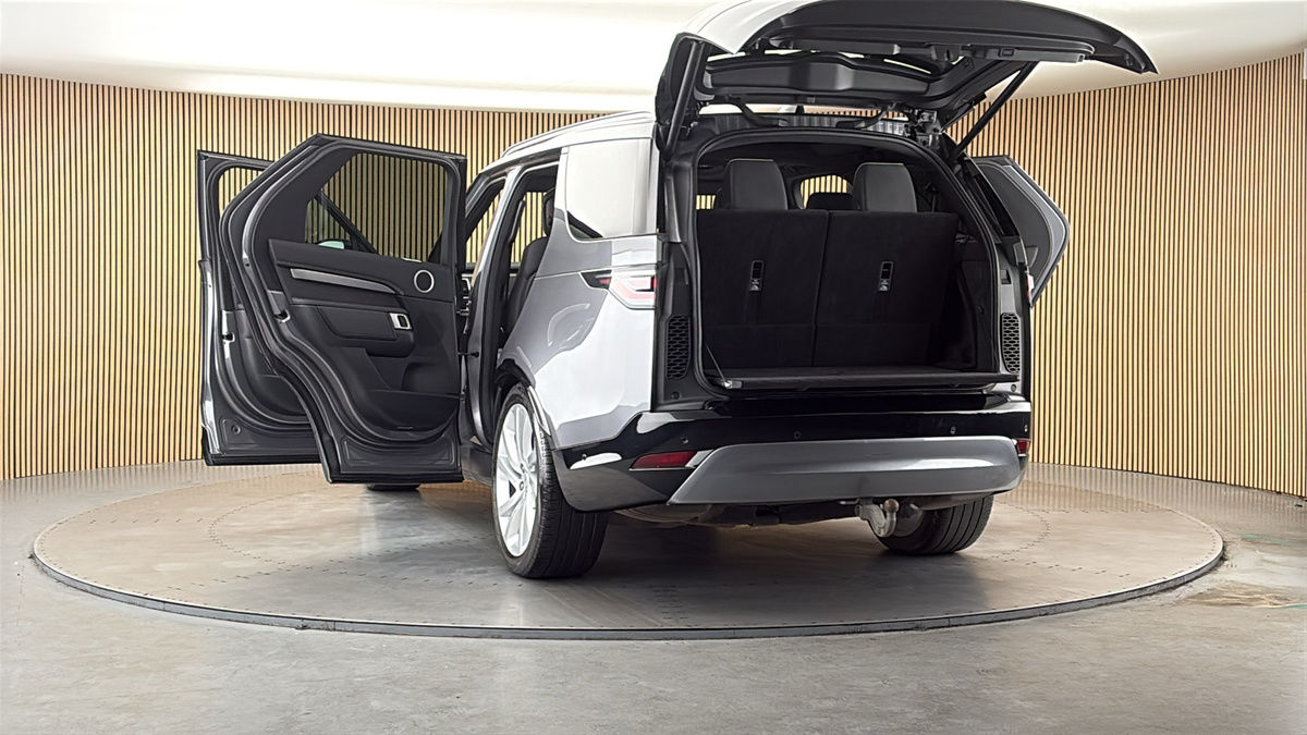 More views of Land Rover Discovery