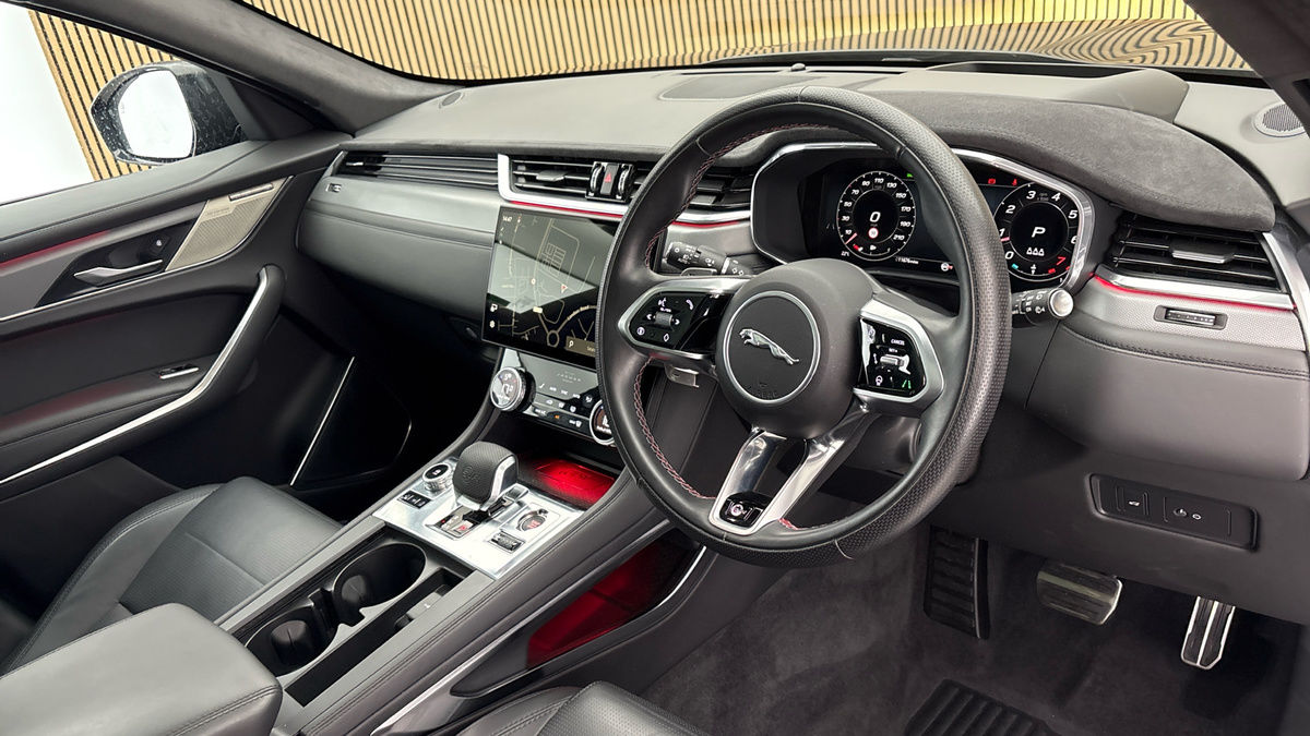 Jaguar F-PACE Image 5