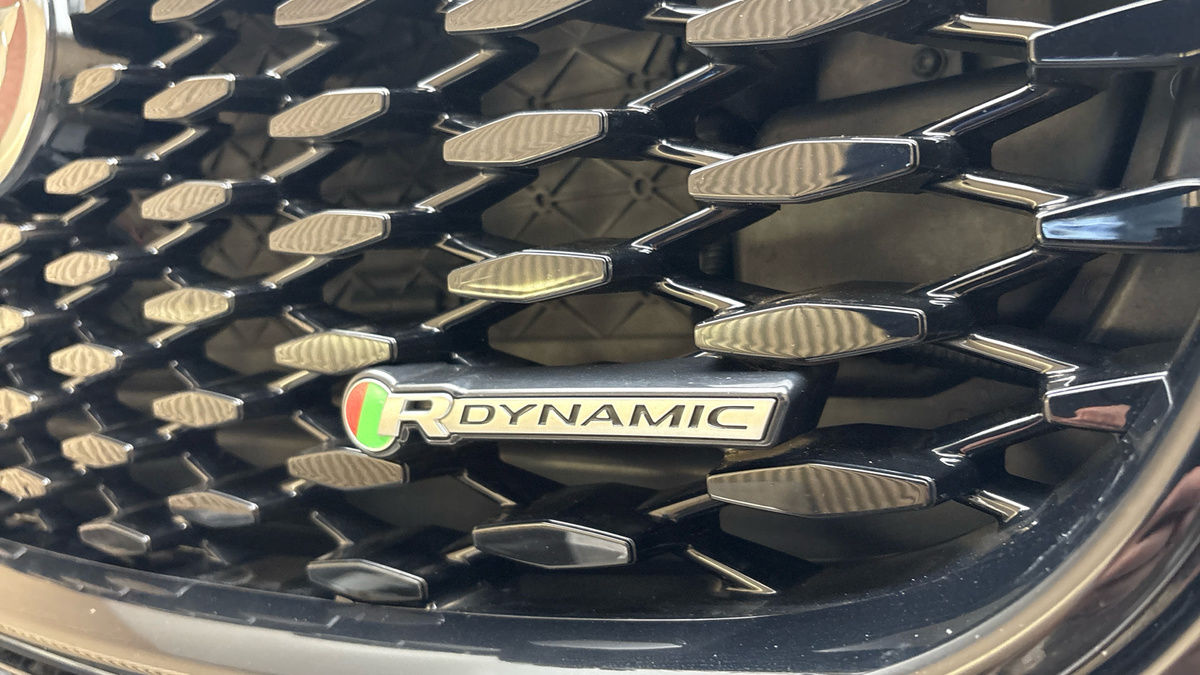 Jaguar F-PACE Image 38