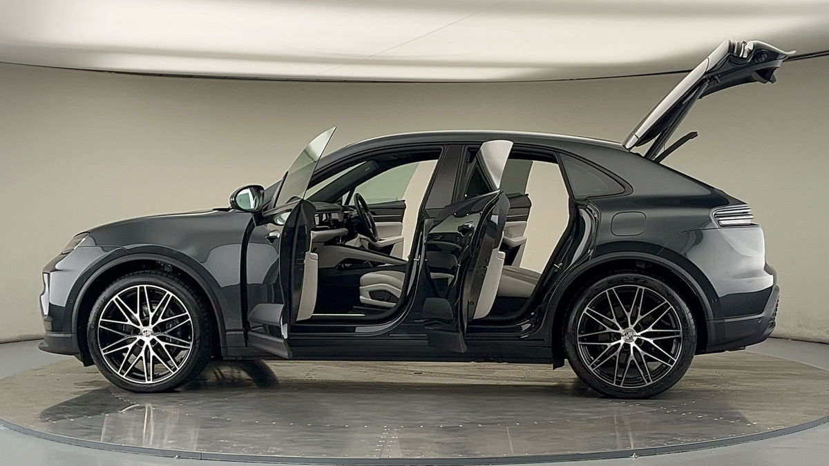 More views of Porsche Macan