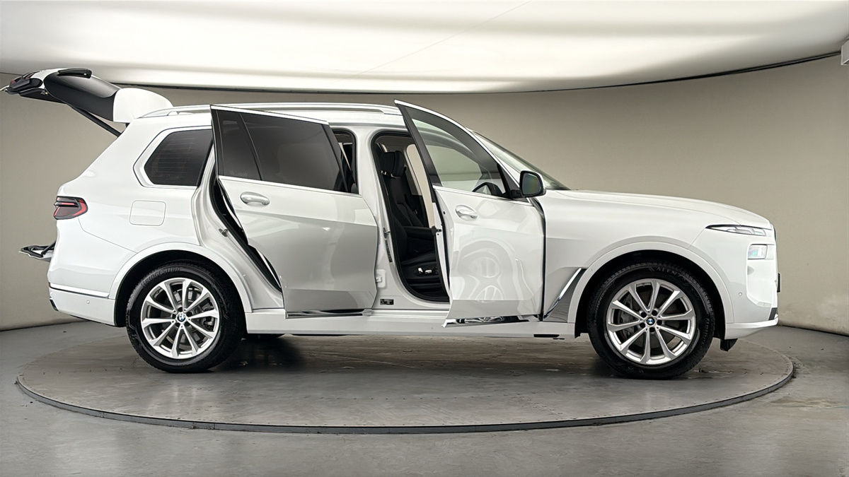 More views of BMW X7