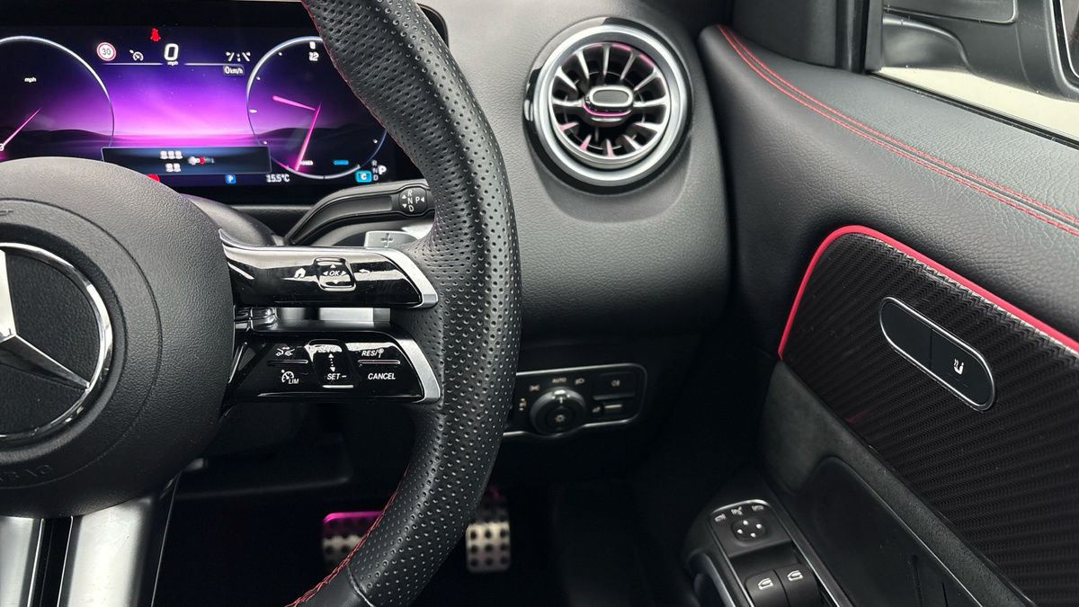 Mercedes-Benz GLB Image 14