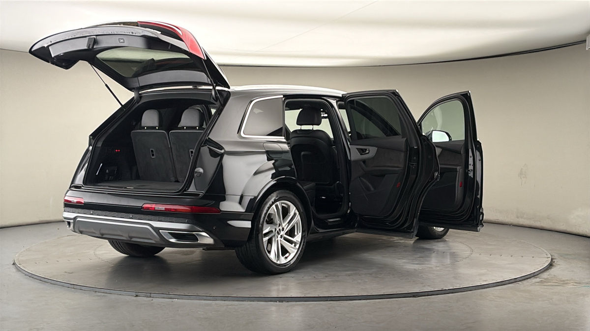 More views of Audi Q7