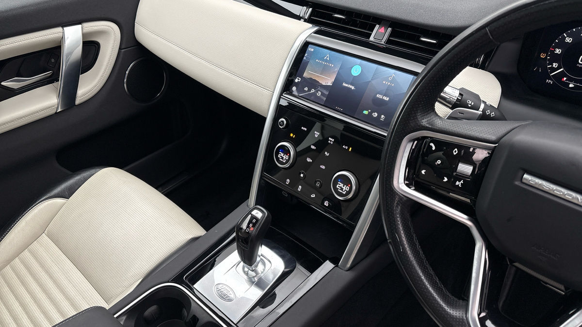 Land Rover Discovery Sport Image 18