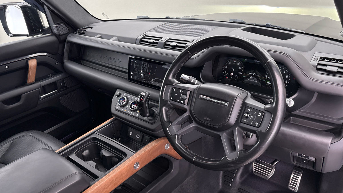 Land Rover Defender 110 Image 5