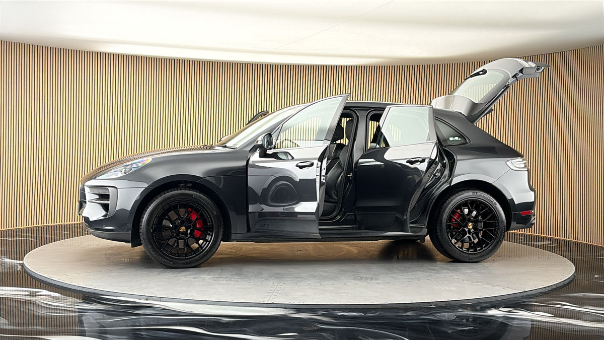 More views of Porsche Macan