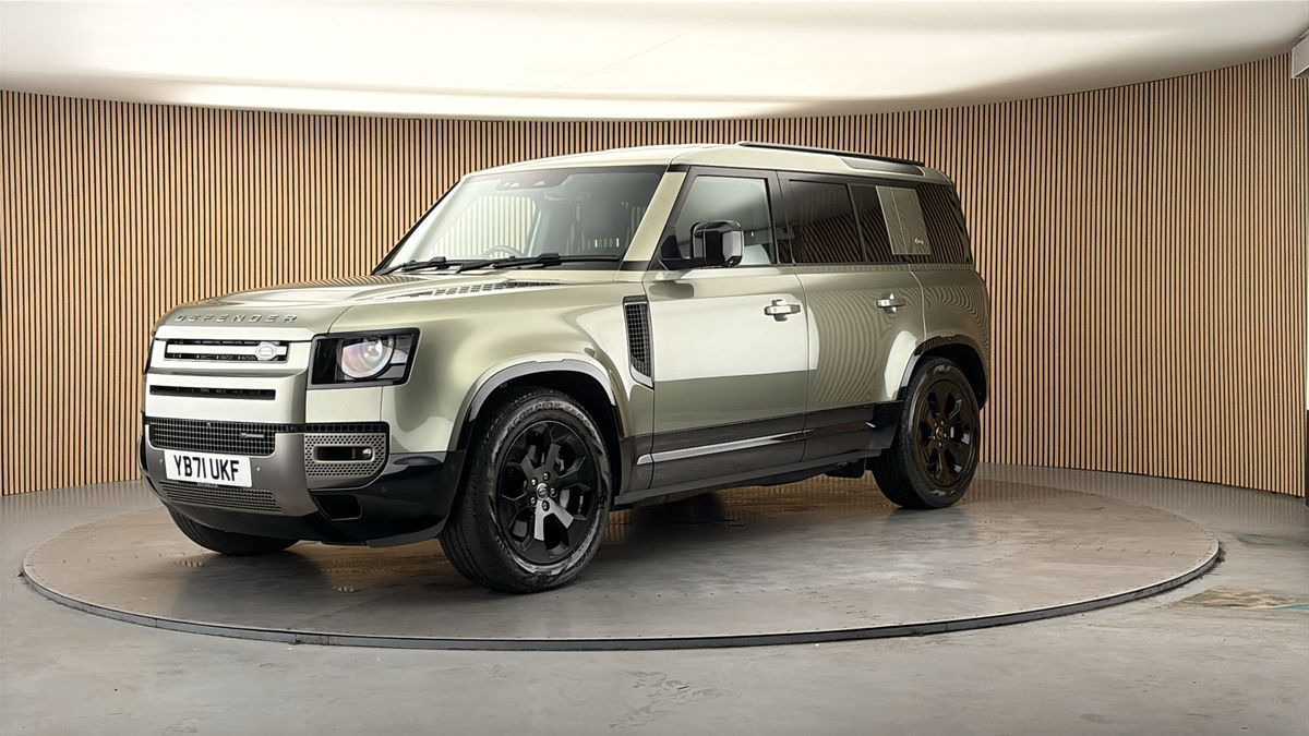 Land Rover Defender 110 Image 20