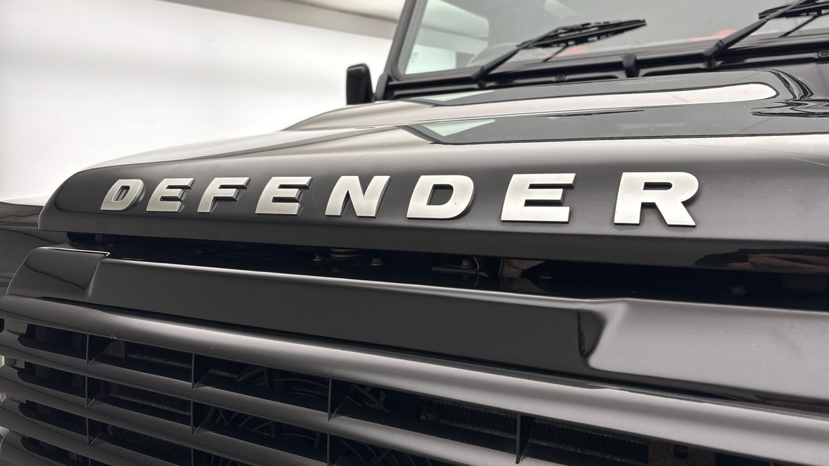 Land Rover Defender 90 Image 24