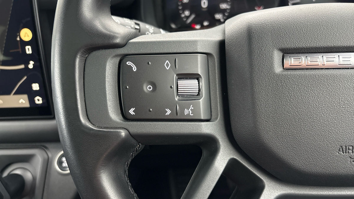 Land Rover Defender 110 Image 13