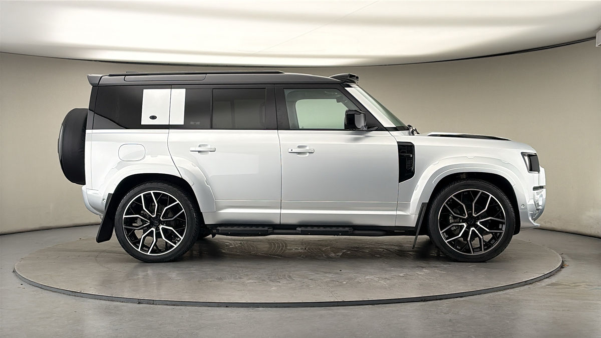 More views of Land Rover Defender 110