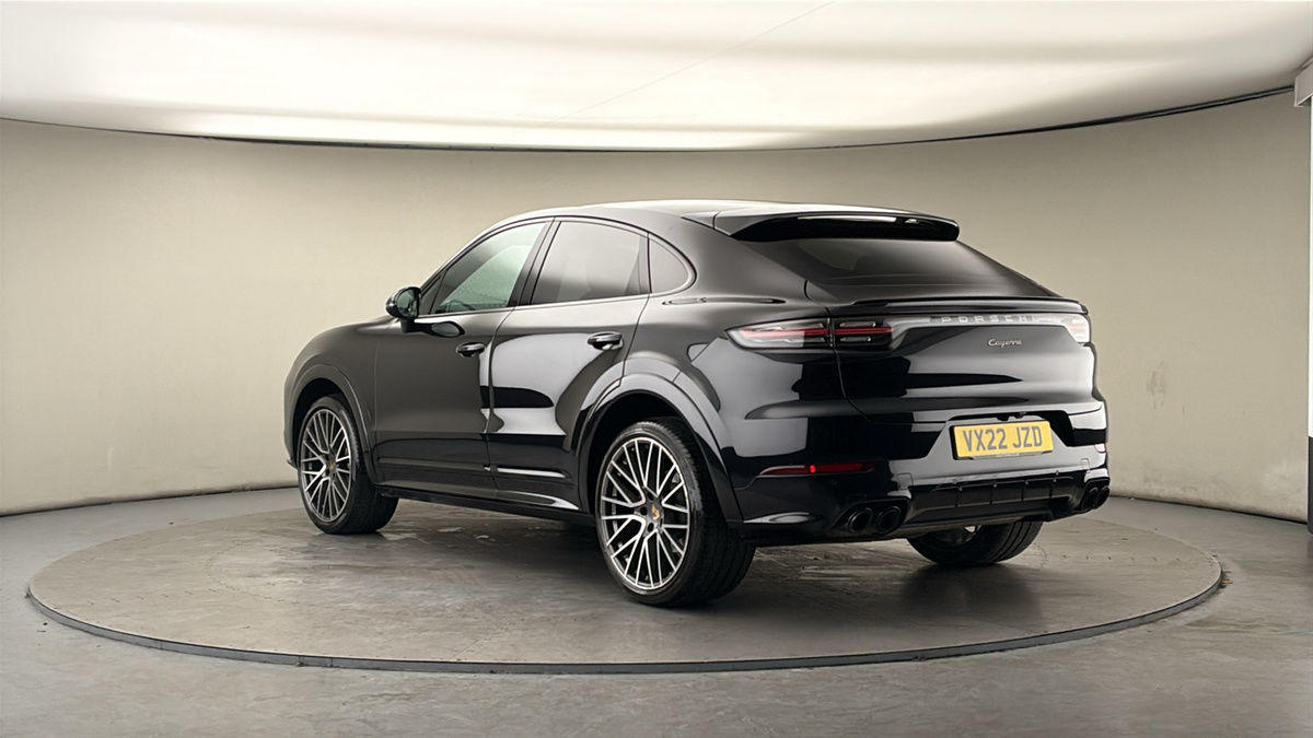 Porsche Cayenne Image 2