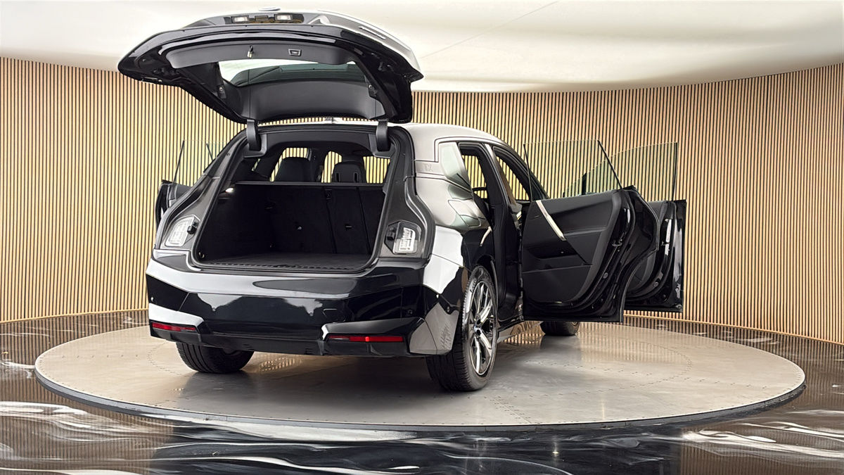 More views of BMW iX