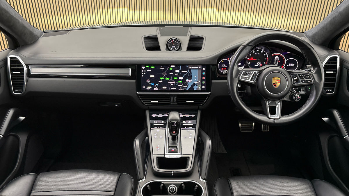 Porsche Cayenne Image 12