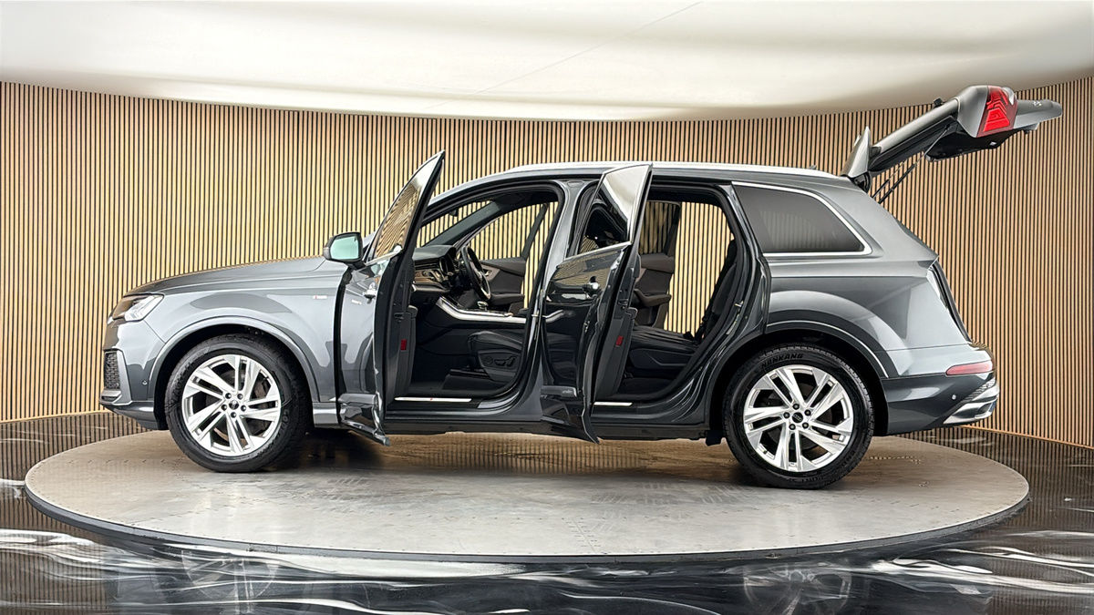 More views of Audi Q7
