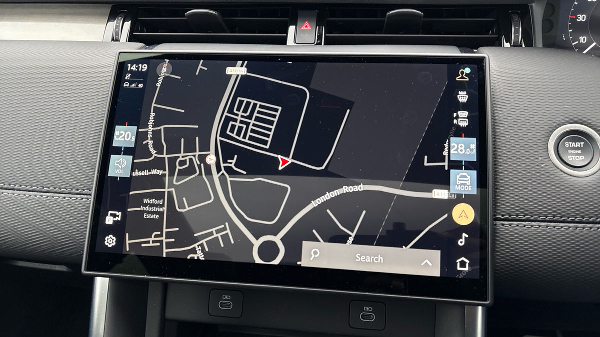 Land Rover Discovery Sport Image 17