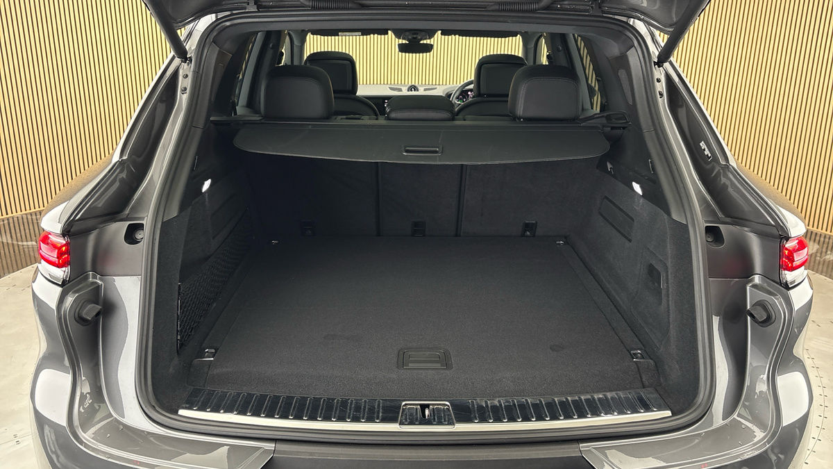 Porsche Cayenne Image 11
