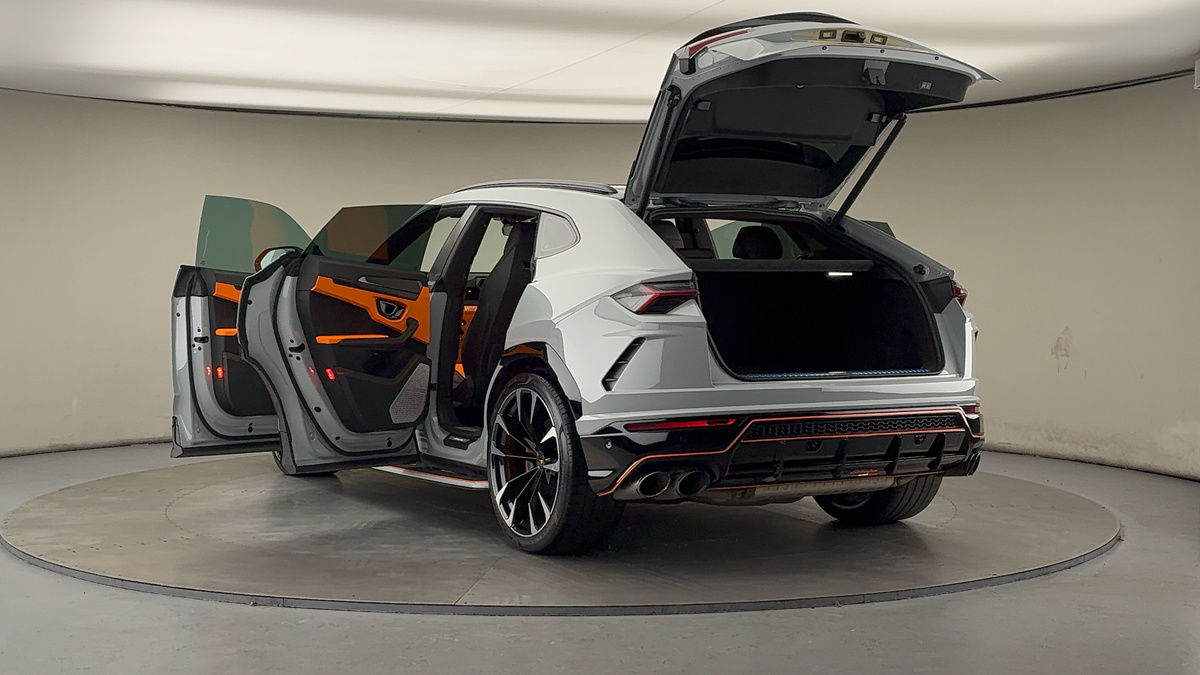 Lamborghini Urus Image 23