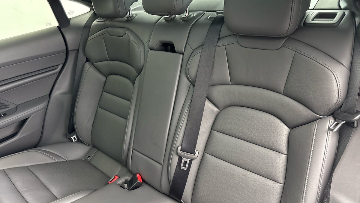 Porsche Taycan Image 8