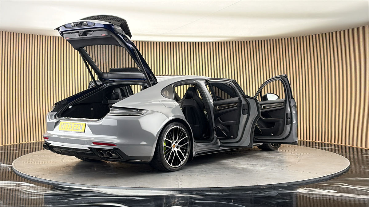 More views of Porsche Panamera