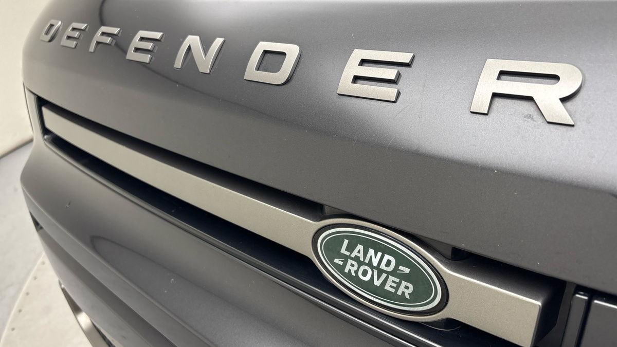 Land Rover Defender 90 Image 24