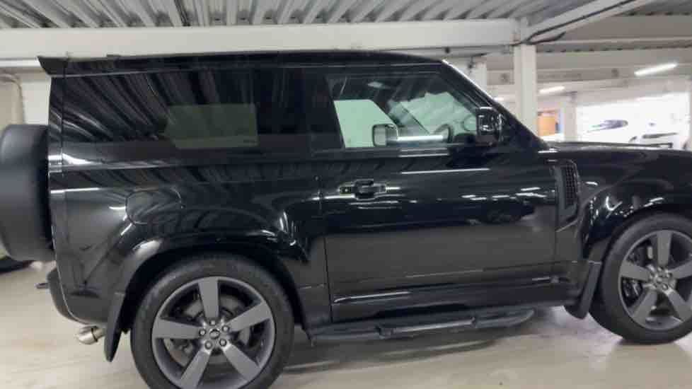 More views of Land Rover Defender 90