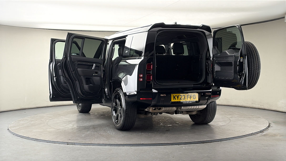 More views of Land Rover Defender 110