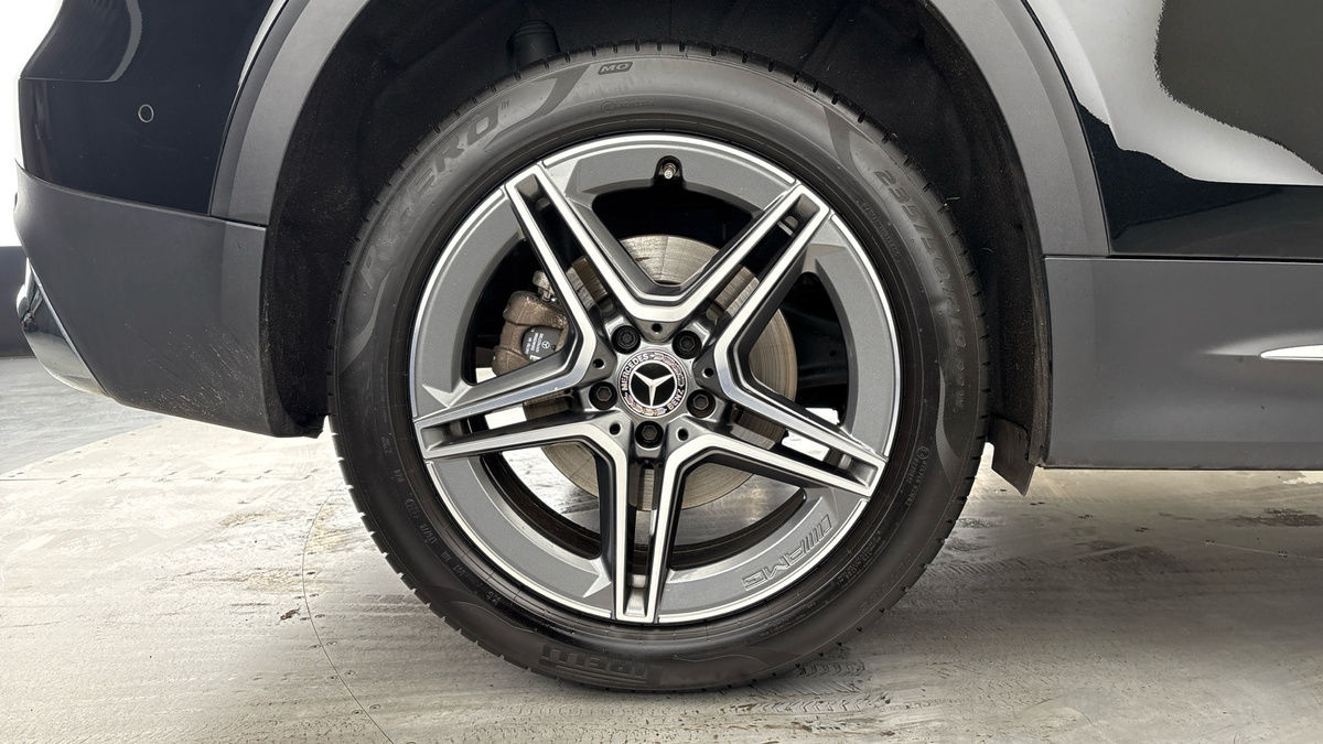 Mercedes-Benz GLB Image 10