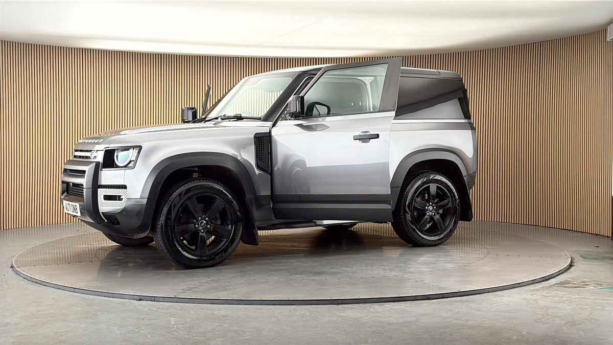 More views of Land Rover Defender 90