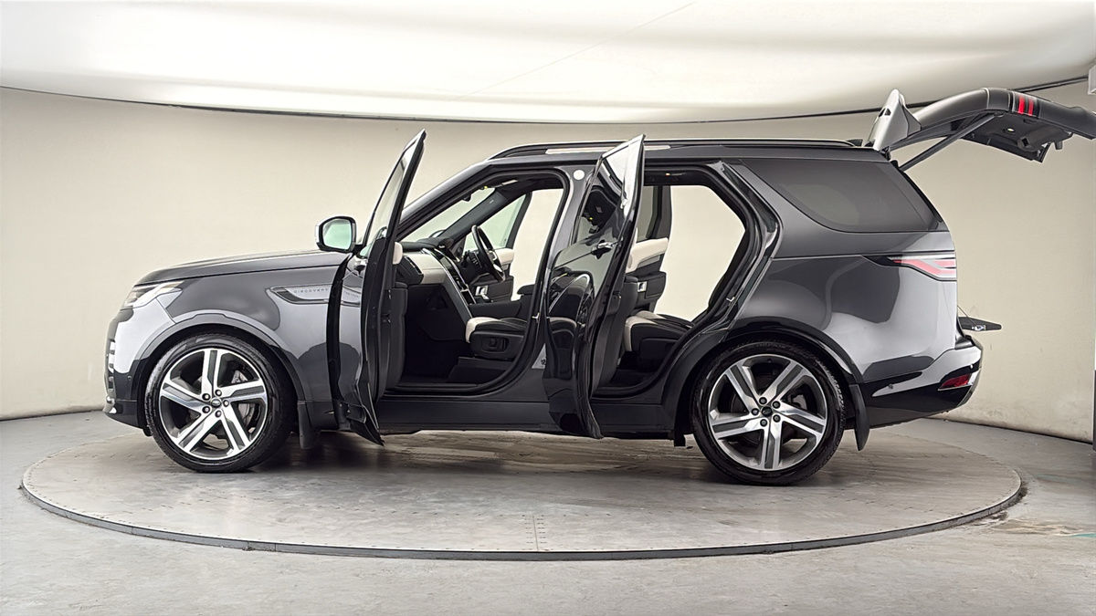 More views of Land Rover Discovery