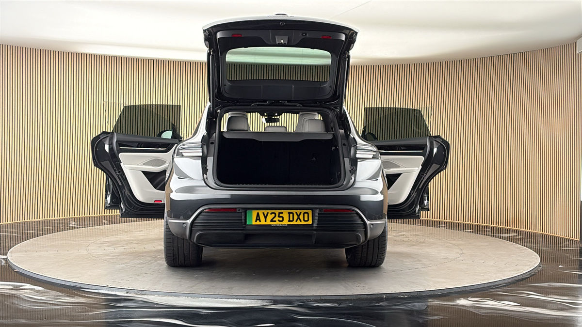 More views of Porsche Macan
