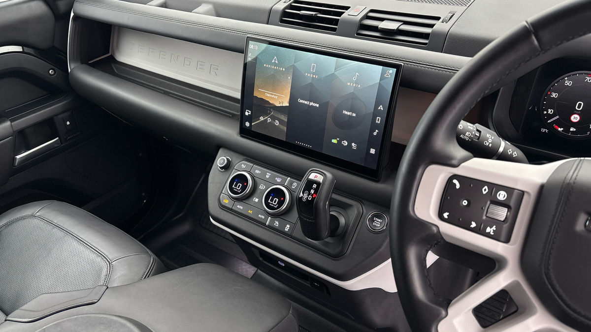 Land Rover Defender 90 Image 18
