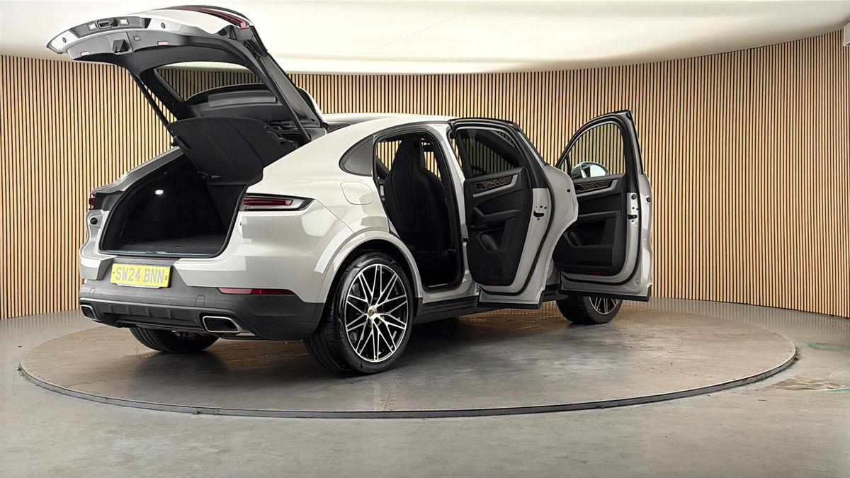 More views of Porsche Cayenne