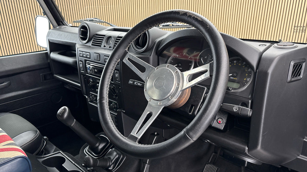 Land Rover Defender 90 Image 5