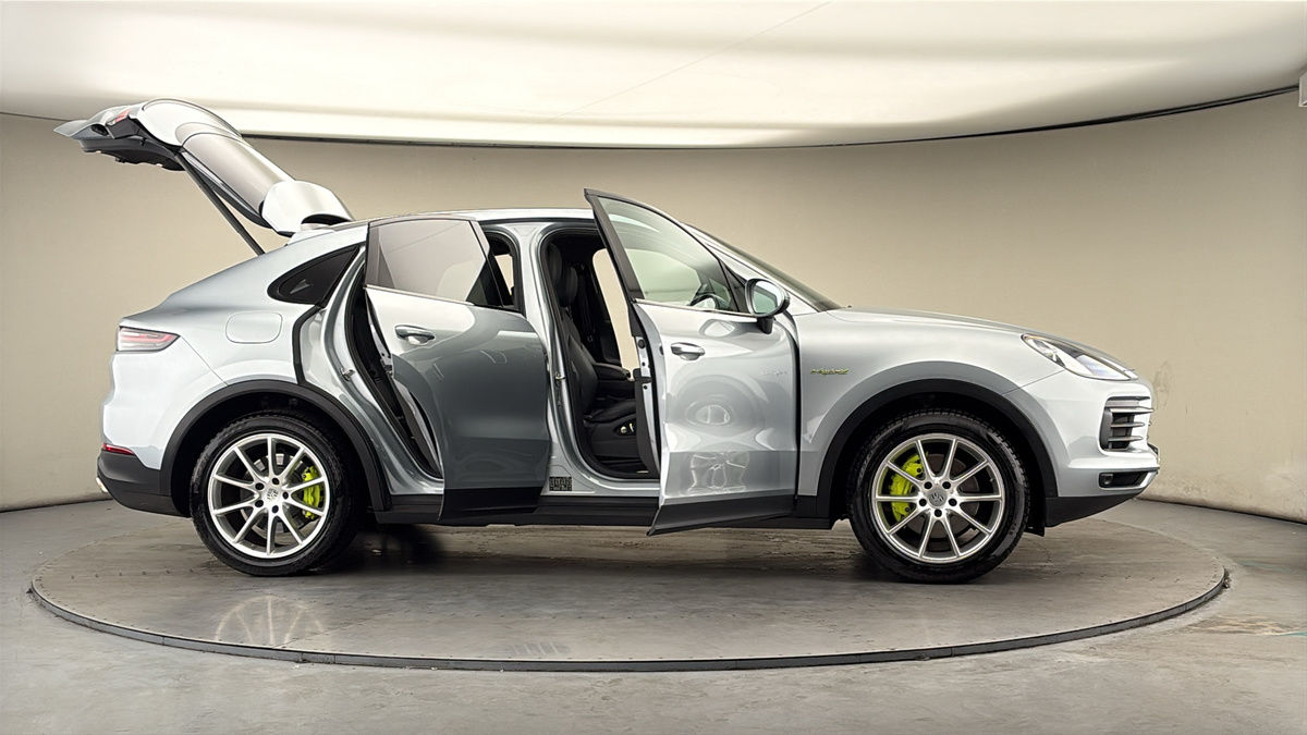 More views of Porsche Cayenne