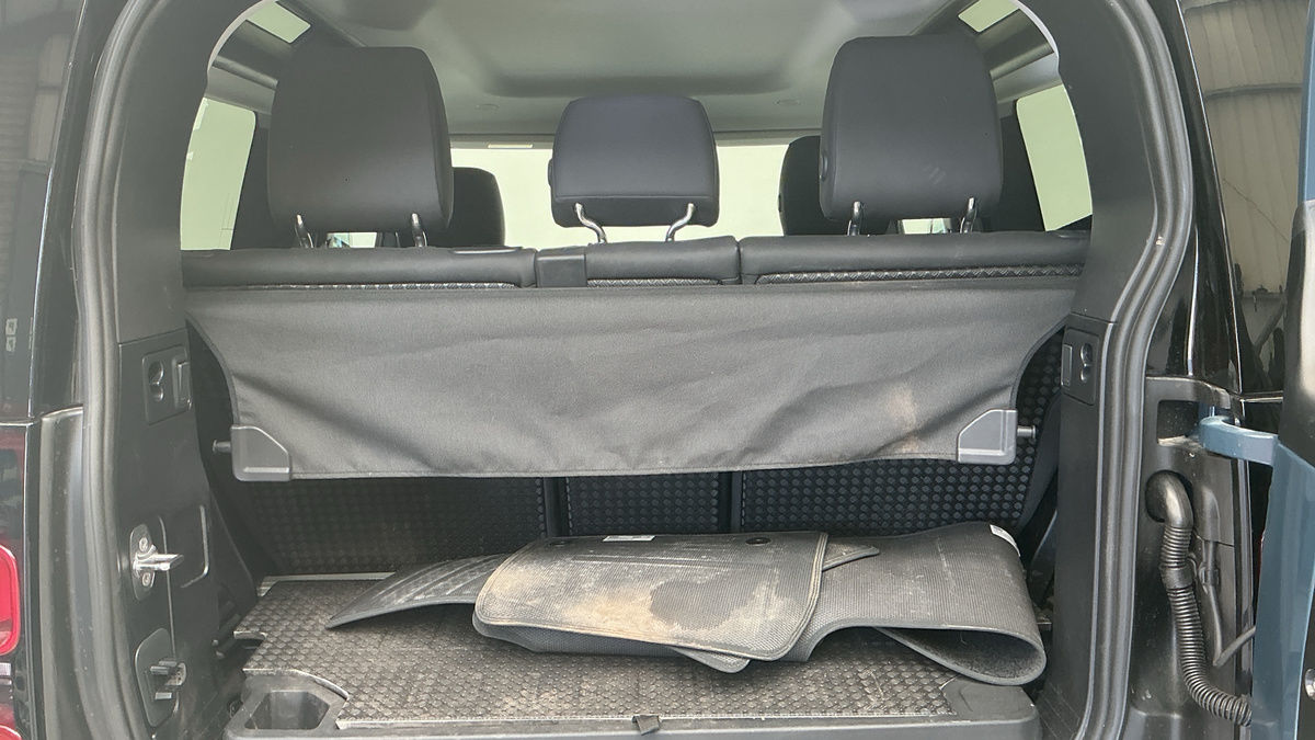 Land Rover Defender 90 Image 7
