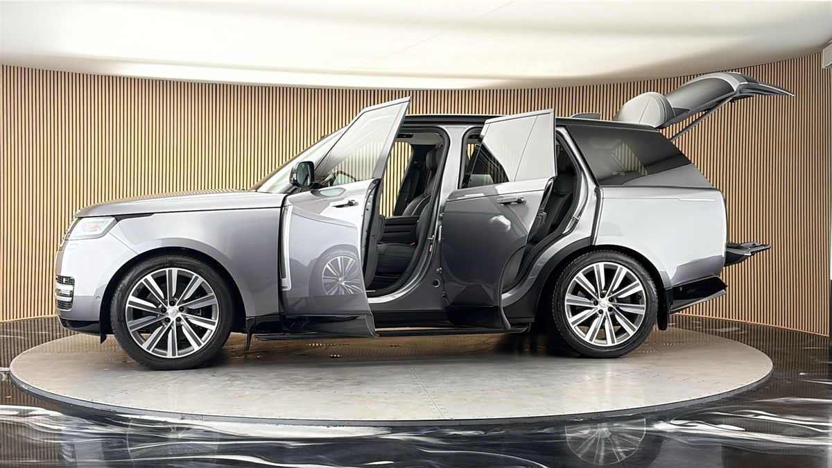 More views of Land Rover Range Rover