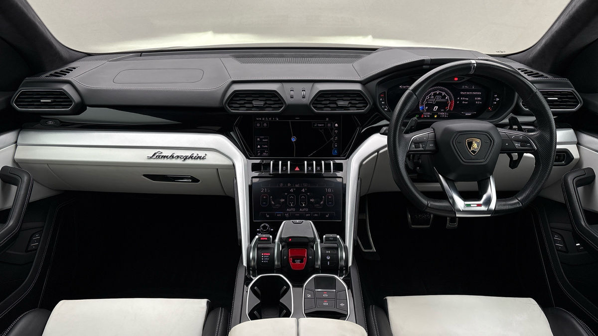 Lamborghini Urus Image 12