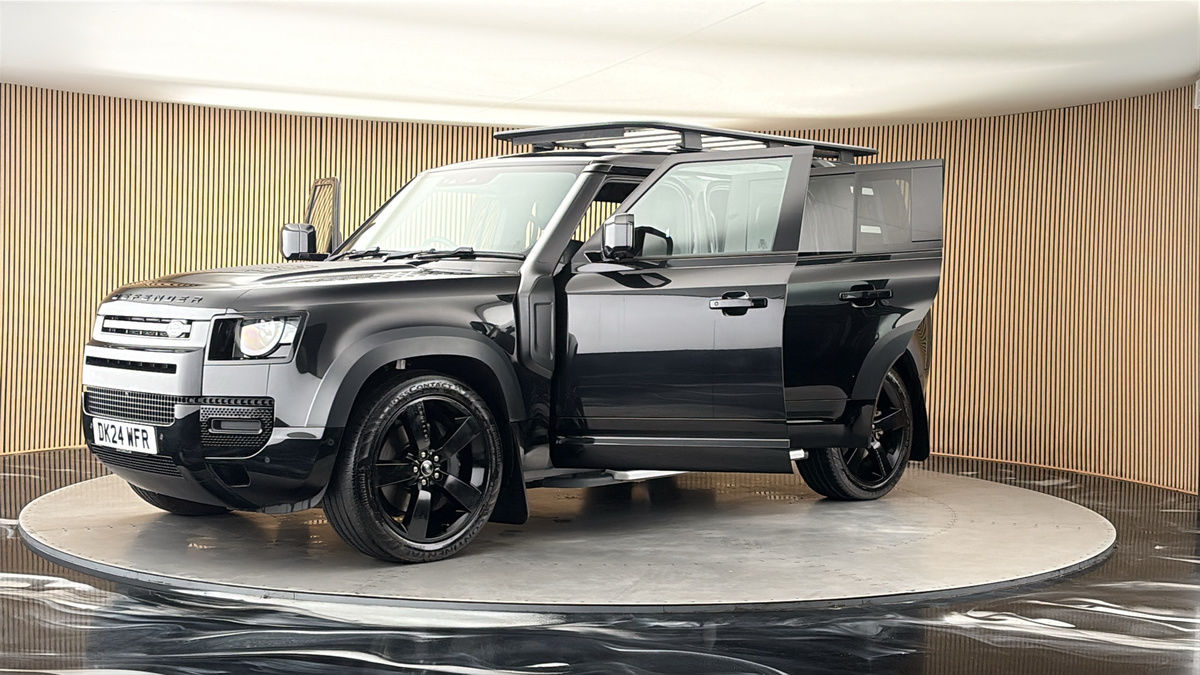 Land Rover Defender 110 Image 22