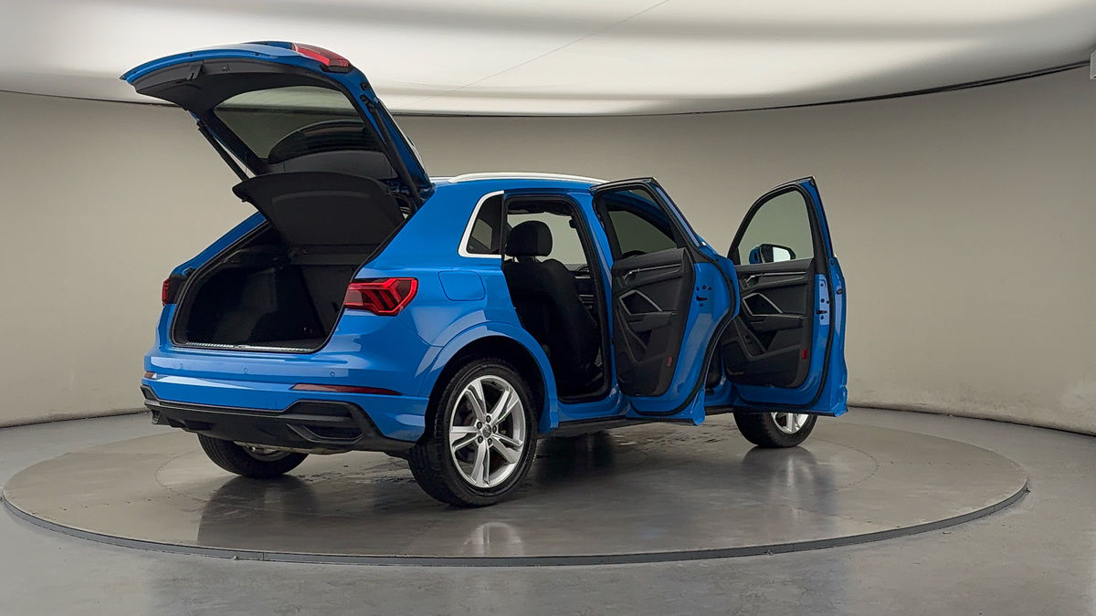 More views of Audi Q3
