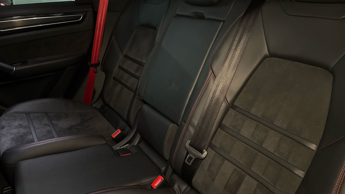 Porsche Cayenne Image 8