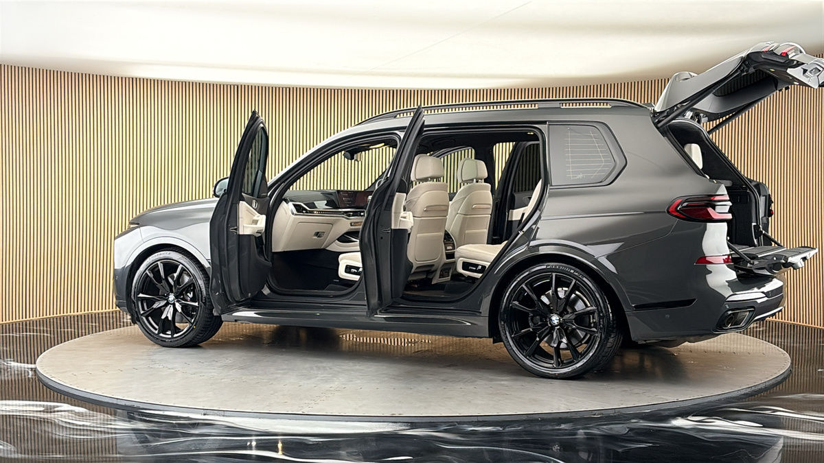 More views of BMW X7