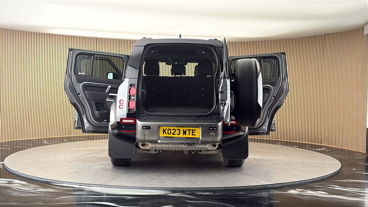 More views of Land Rover Defender 110