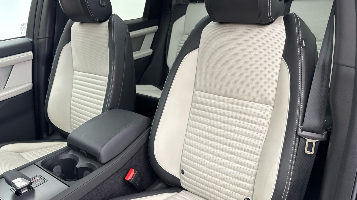 Land Rover Discovery Sport Image 7