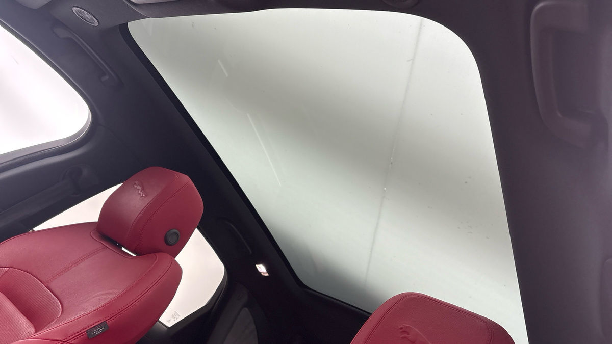 Jaguar F-PACE Image 6