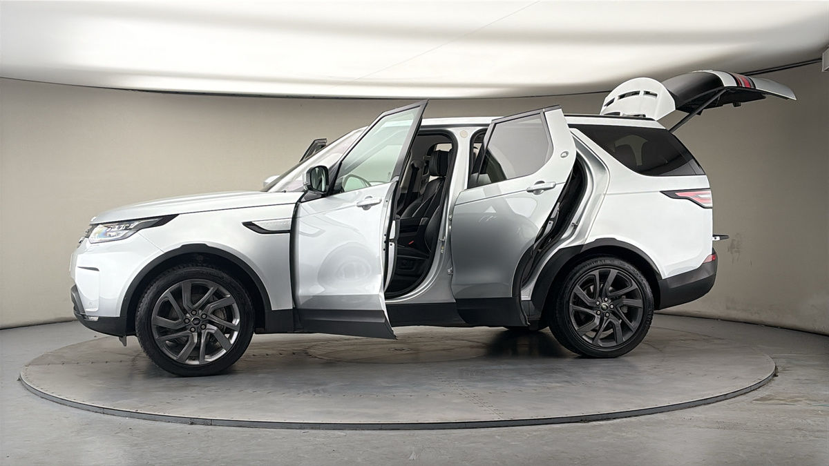 More views of Land Rover Discovery