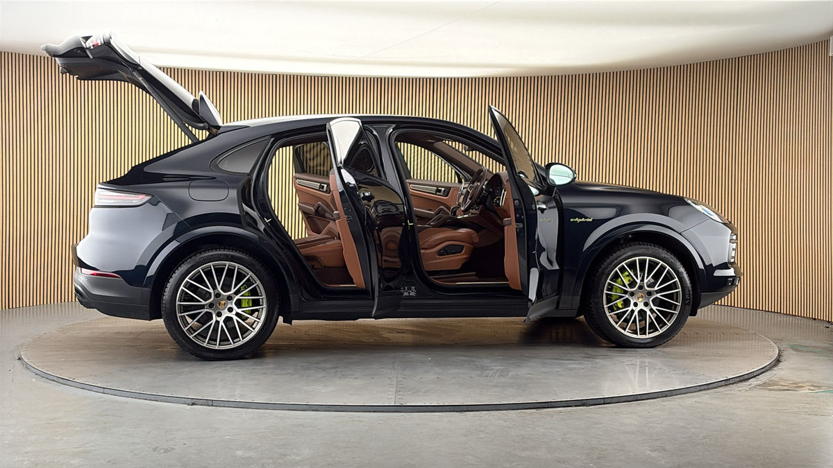More views of Porsche Cayenne