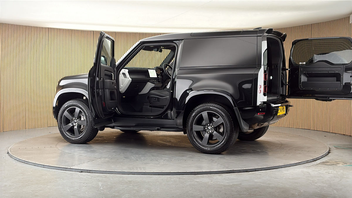 More views of Land Rover Defender 90