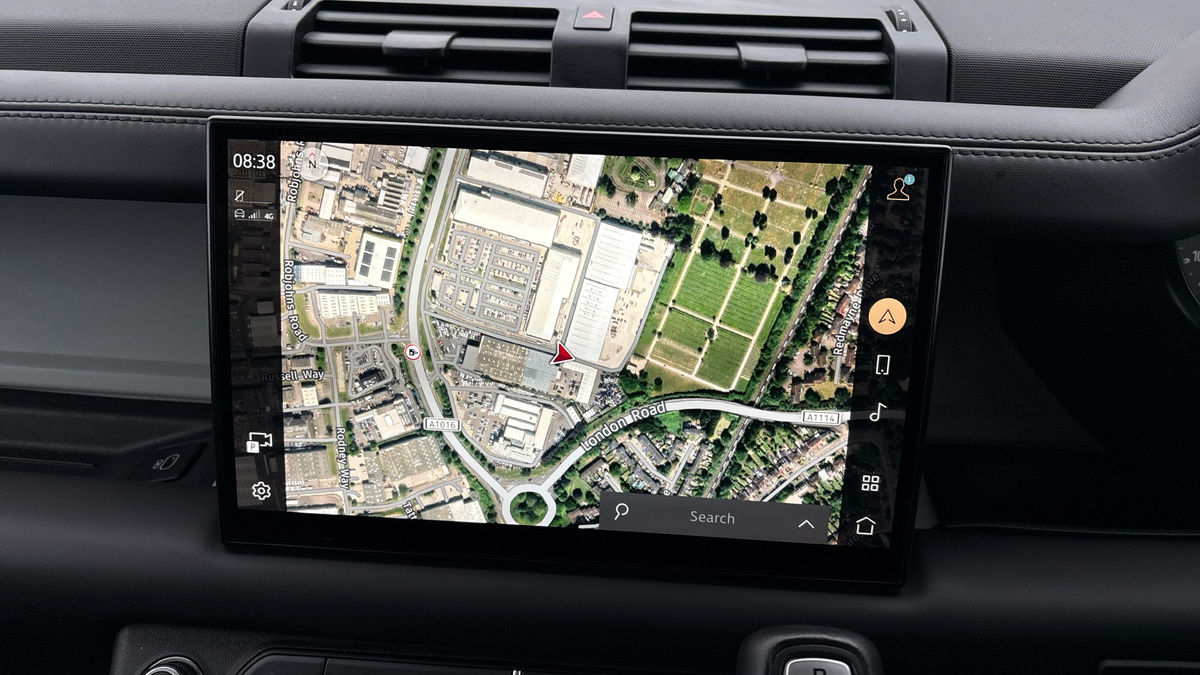 Land Rover Defender 110 Image 17