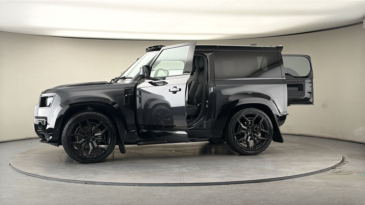 More views of Land Rover Defender 90