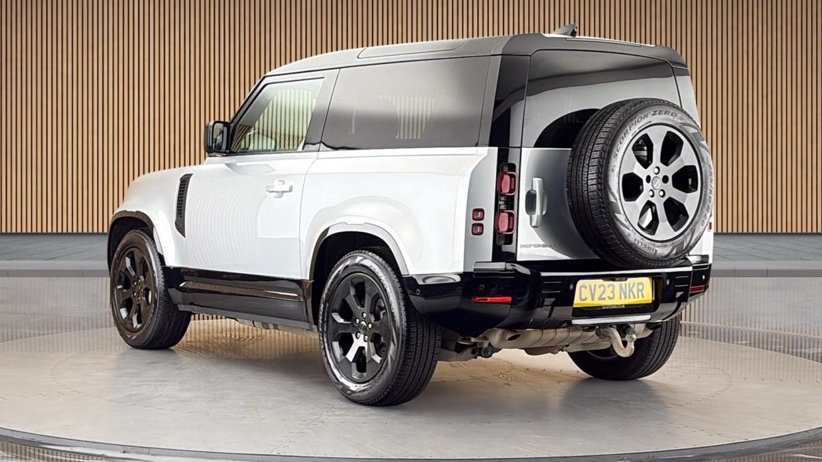 Land Rover Defender 90 Image 2